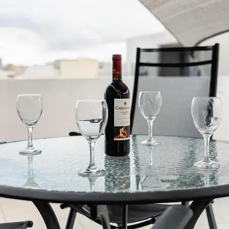 Superlative 2br In St. Pauls Bay Appartamento